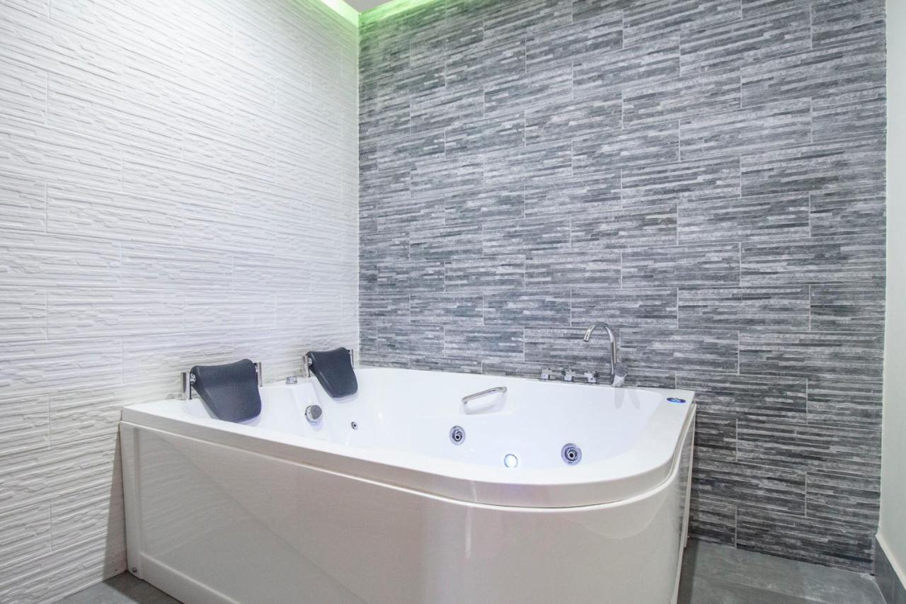 Royal Playa Suite And Apartament -Private Parking- Self Chek Out Katania Zewnętrze zdjęcie
